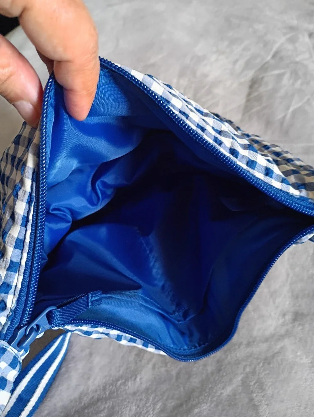 Uniglo Blue and White Gingham Round Mini Crossbody Sling Bag - Picture 5 of 6